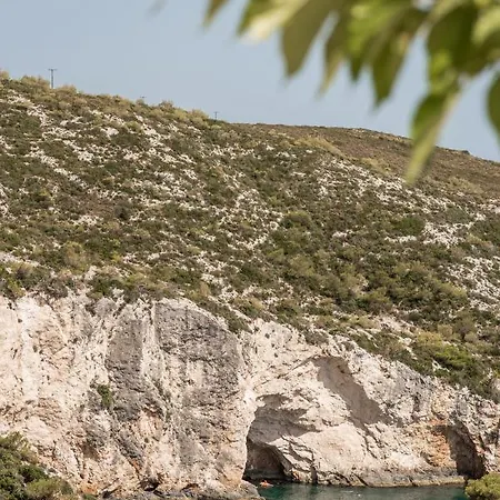 Limnionas Infinity Cave Villa